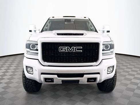 Used 2019 GMC Sierra 2500 Denali w/ Duramax Plus Package AWD/4WD image 2