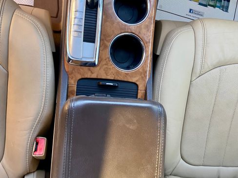 Used 2010 Buick Enclave CXL image 14