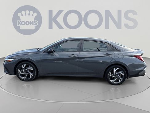 Used 2025 Hyundai Elantra SEL FWD image 2