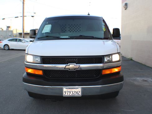 Used 2017 Chevrolet Express 3500 Extended image 39