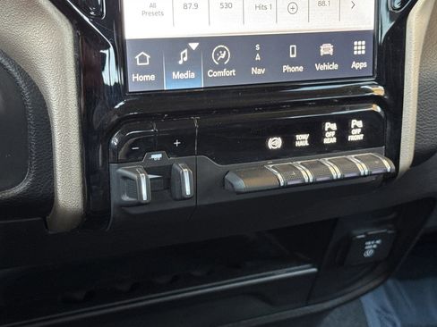 Used 2024 RAM 2500 Laramie w/ Safety Group AWD/4WD image 21