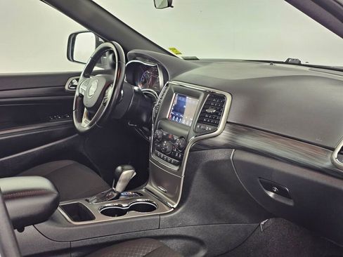 Used 2021 Jeep Grand Cherokee Laredo AWD/4WD image 37