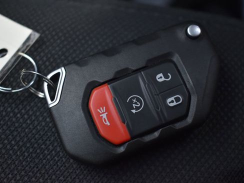 Used 2021 Jeep Wrangler Unlimited Sport AWD/4WD image 32