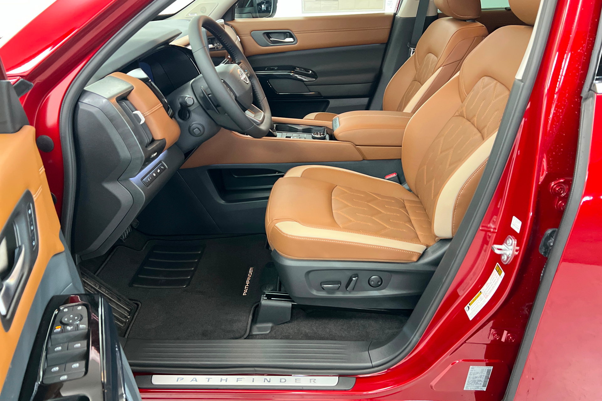 New 2026 Nissan Pathfinder Platinum w/ Cargo Package AWD/4WD image 17