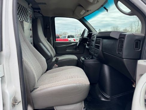 Used 2015 GMC Savana 2500 image 18