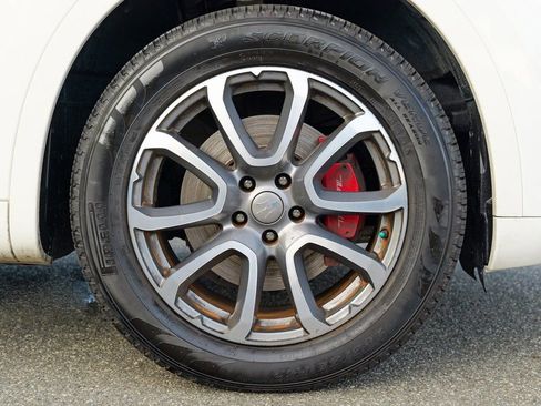 Used 2019 Maserati Levante image 12