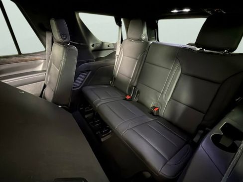 Used 2022 Chevrolet Tahoe Z71 w/ Luxury Package AWD/4WD image 27