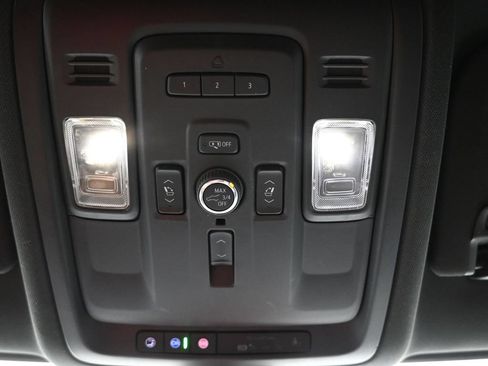 Used 2022 Chevrolet Suburban High Country w/ LPO, Illumination Package AWD/4WD image 15