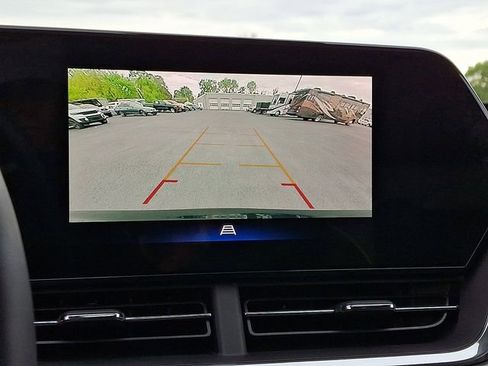 Used 2024 Chevrolet Trax ACTIV w/ Sunroof Package FWD image 4