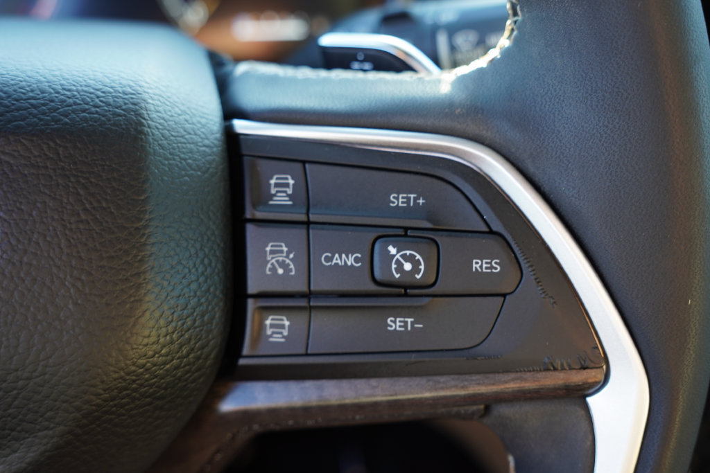 Certified 2025 Jeep Grand Cherokee Limited w/ Luxury Tech Group II AWD/4WD image 34