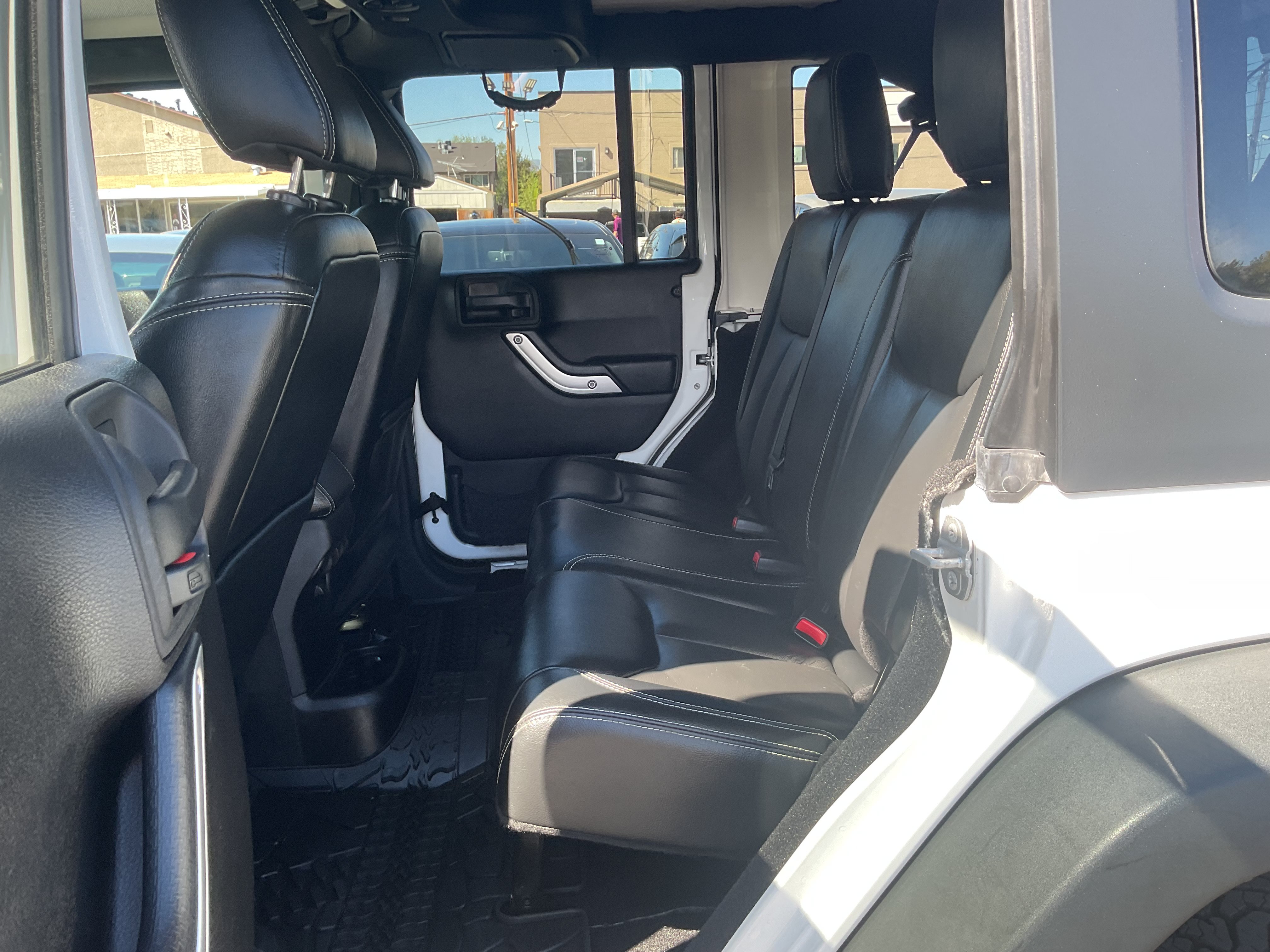 Used 2015 Jeep Wrangler Unlimited Rubicon AWD/4WD image 12