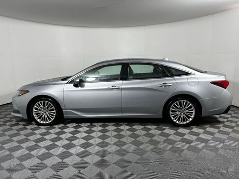 Used 2019 Toyota Avalon Limited image 8