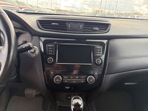 Used 2018 Nissan Rogue SL FWD image 30