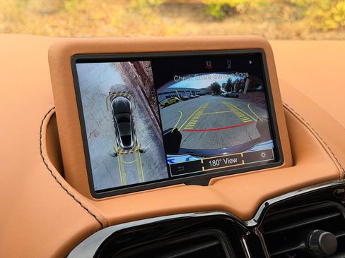 Used 2023 Aston Martin V8 Vantage Coupe image 22