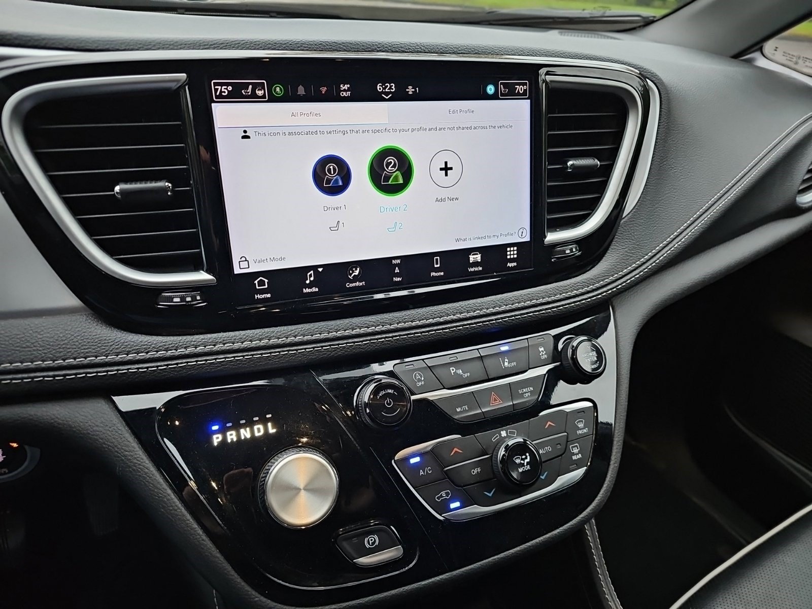 Used 2025 Chrysler Pacifica Limited FWD image 17