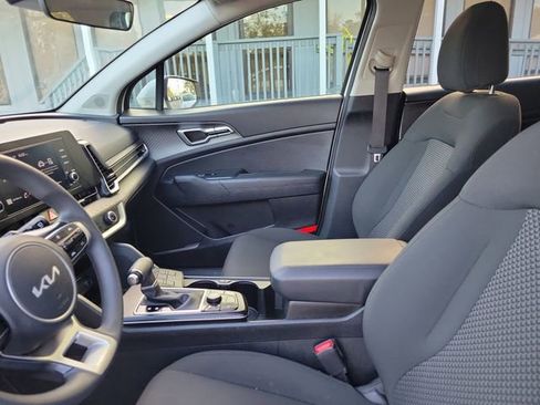 Used 2025 Kia Sportage LX FWD image 13
