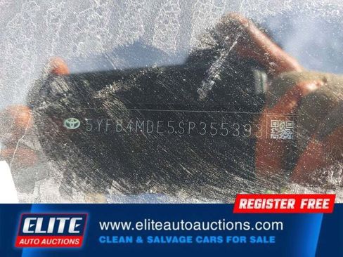 Used 2025 Toyota Corolla LE image 18