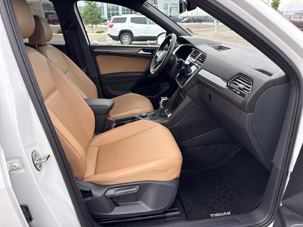 Used 2024 Volkswagen Tiguan SE AWD/4WD image 28