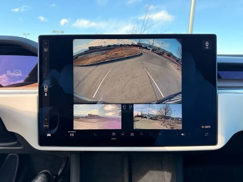 Used 2022 Tesla Model X image 15