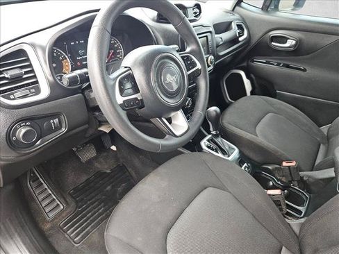 Used 2019 Jeep Renegade Sport w/ Sport Appearance Group AWD/4WD image 9