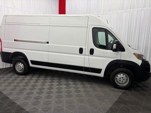 Used 2023 RAM ProMaster 2500 FWD image 9