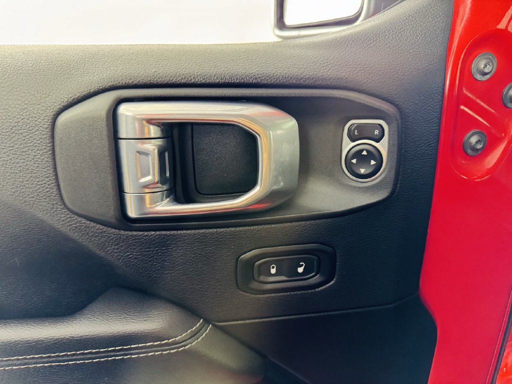 Used 2021 Jeep Wrangler Unlimited Sahara AWD/4WD image 8