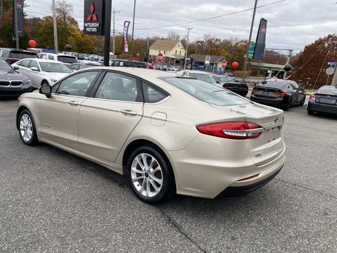 Used 2019 Ford Fusion SE image 3