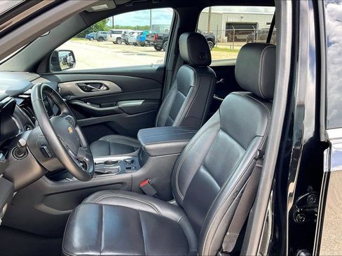 Used 2023 Chevrolet Traverse LT FWD image 18