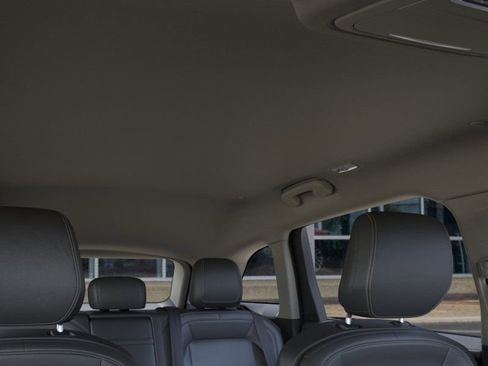 Used 2025 Lincoln Nautilus Premier image 22