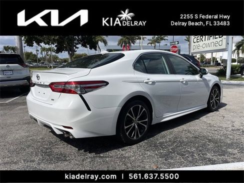 Used 2020 Toyota Camry SE w/ Convenience Package image 3