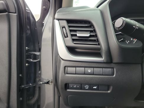 Used 2025 Nissan Rogue SV image 20