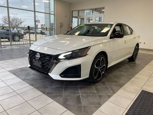 Used 2024 Nissan Altima 2.5 SR image 2