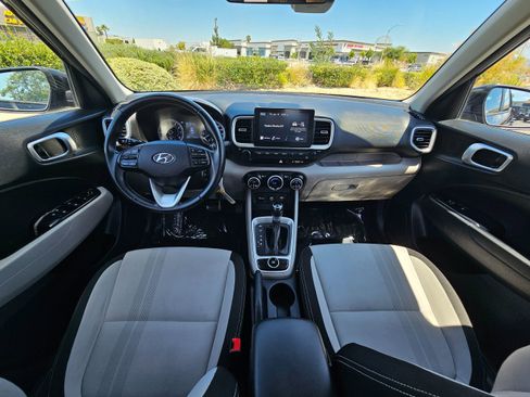 Used 2020 Hyundai Venue SEL w/ Convenience Package FWD image 19