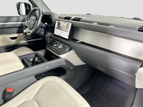 Used 2024 Land Rover Defender 110 SE AWD/4WD image 30
