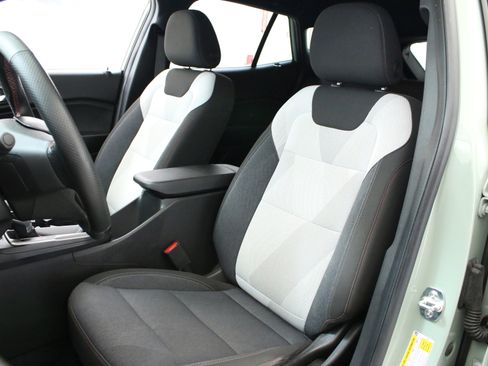 Used 2024 Chevrolet Trax RS w/ Driver Confidence Package image 22