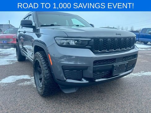 Used 2023 Jeep Grand Cherokee L Laredo image 8