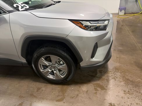 Used 2025 Toyota RAV4 XLE AWD/4WD image 32
