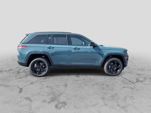 New 2026 Jeep Grand Cherokee Limited w/ Limited Altitude Package AWD/4WD image 9