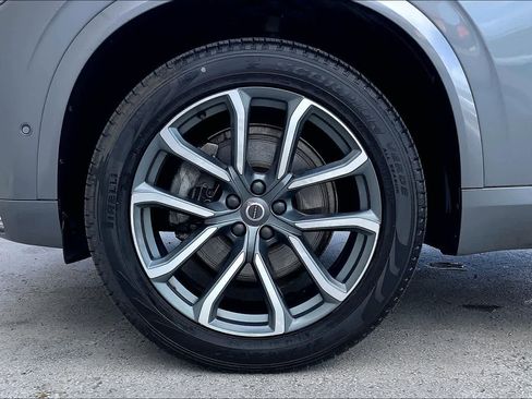 Used 2017 Volvo XC90 T6 Momentum w/ Vision Package AWD/4WD image 9