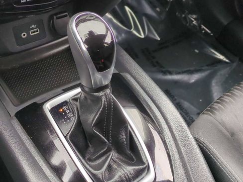 Used 2019 Nissan Rogue SV image 27