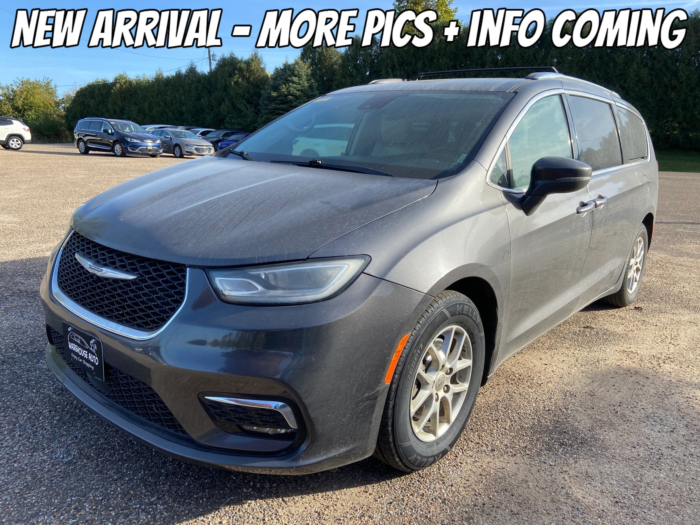 Used 2021 Chrysler Pacifica Touring-L FWD image 1