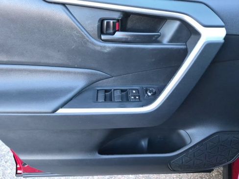 Used 2021 Toyota RAV4 LE w/ Carpet Mat Package (TMS) AWD/4WD image 13