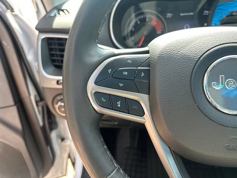 Used 2022 Jeep Cherokee Latitude Lux AWD/4WD image 22