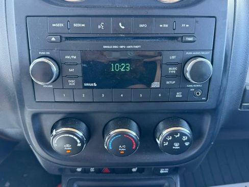 Used 2016 Jeep Patriot Latitude AWD/4WD image 21