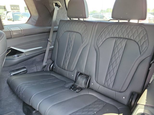 Used 2025 BMW X7 M60i AWD/4WD image 16