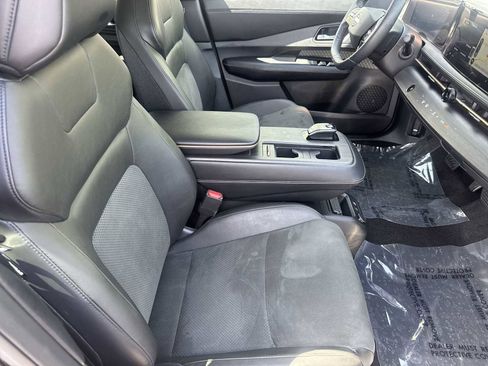 Used 2023 Nissan Ariya FWD image 17