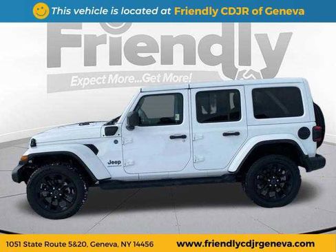 Used 2025 Jeep Wrangler Sahara image 8