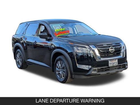Certified 2024 Nissan Pathfinder S FWD image 2