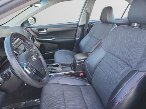 Used 2017 Toyota Camry SE image 10