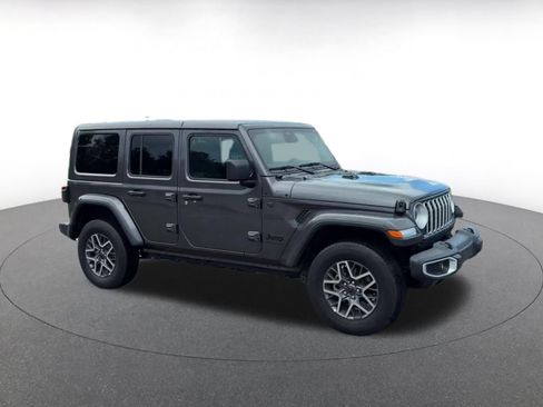 Used 2025 Jeep Wrangler Unlimited Sahara AWD/4WD image 2